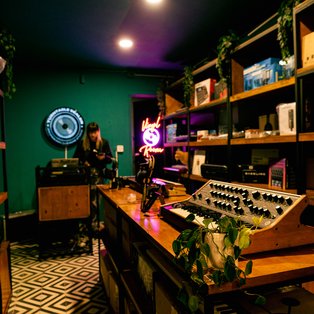 El espacio Turntable Dealer en Chapinero.