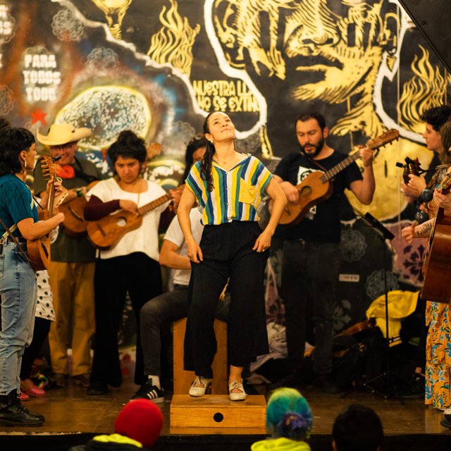 Fandango auspiciado por Son Jarocho Bogotá en La Casa de la Paz.