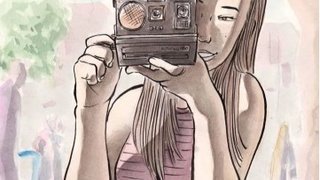 Ilustración cerca del comic obtura, isabel sostiene la camara en su rostro para capturar una foto