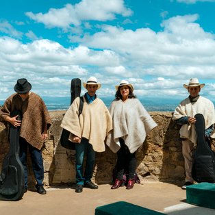 Los cuatro integrantes de Los Quibeños