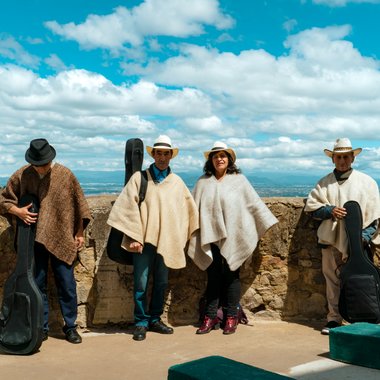 Los cuatro integrantes de Los Quibeños
