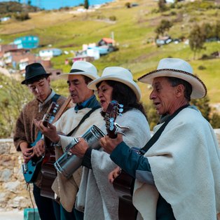 Los Quibeños interpretando canciones de Ramón Cangrejo en Quiba Baja