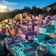 Fotografía de casa de colores en una montaña de Bogotá