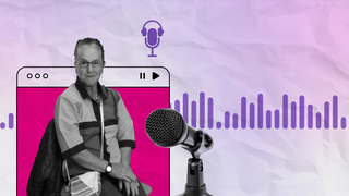 fotografia a blanco y negro de Blanca Libia con un microfono en frente y fondo lila