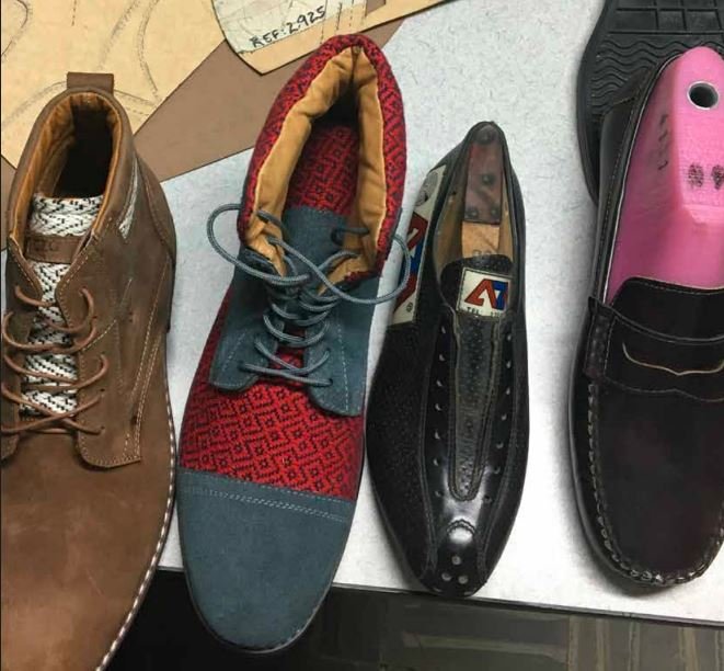 Zapatos de diferentes materiales